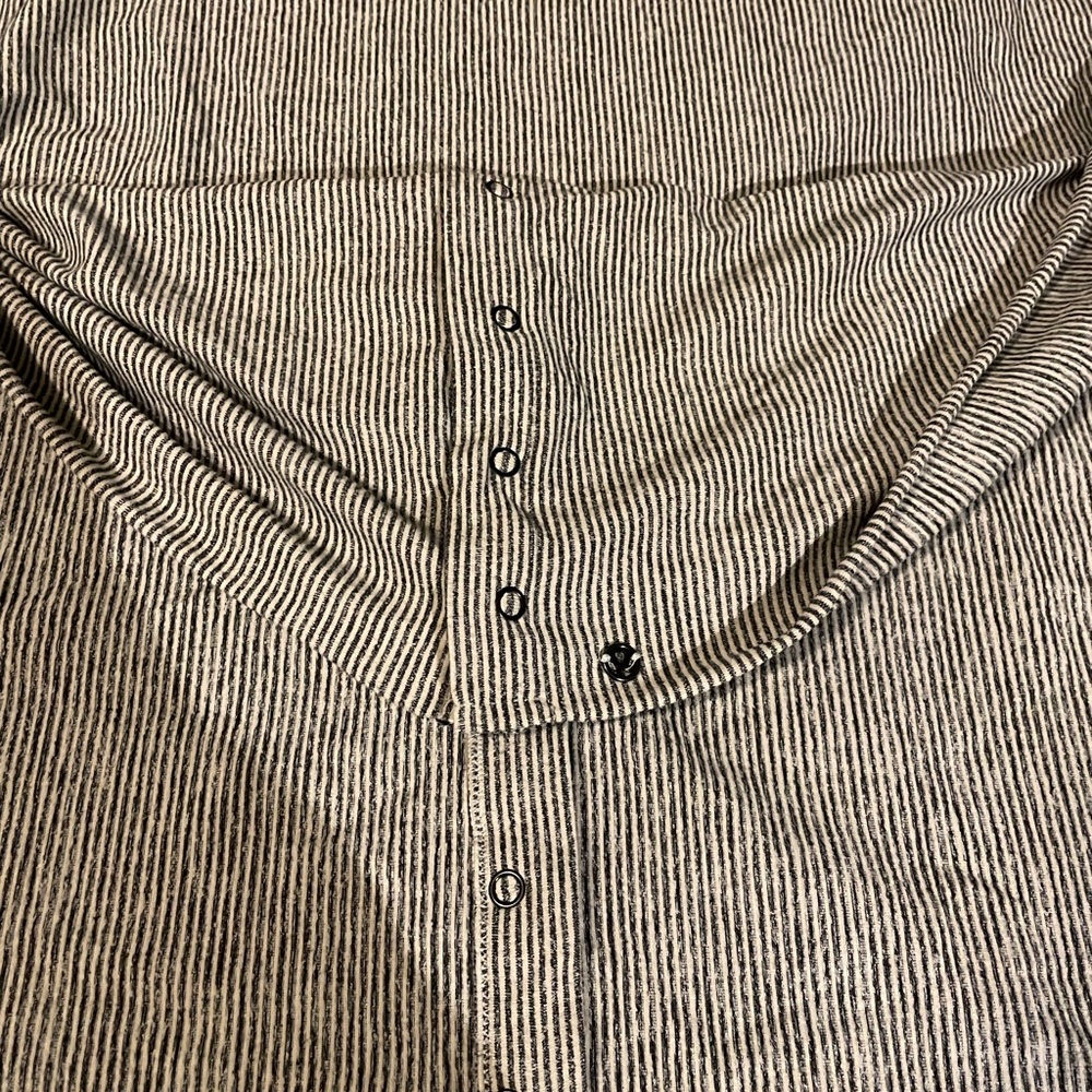 Lululemon One Size Vinyasa Scarf with Snaps - Picture 3 of 10